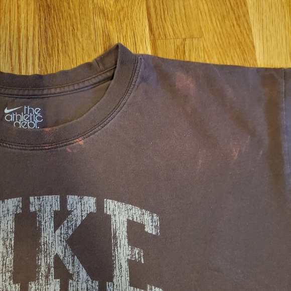 Mens brown large nike tshirt with bleach stains - Picture 4 of 8